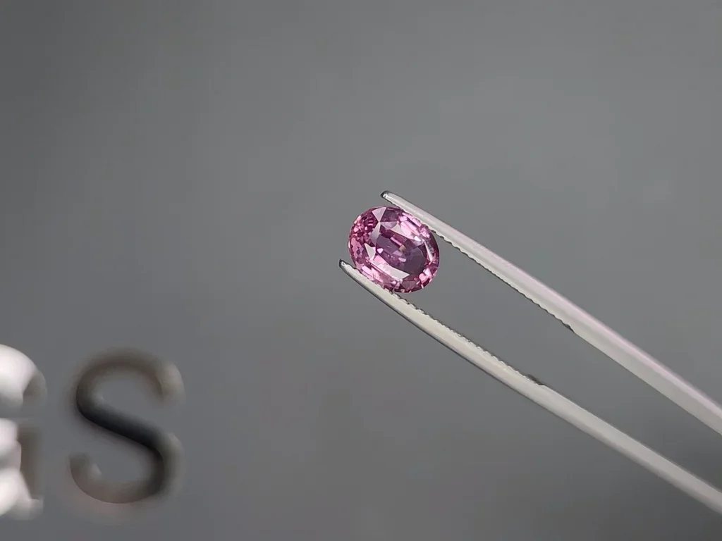 Saphir rose taille ovale non chauffé 2,06 carats, Sri Lanka Image №3