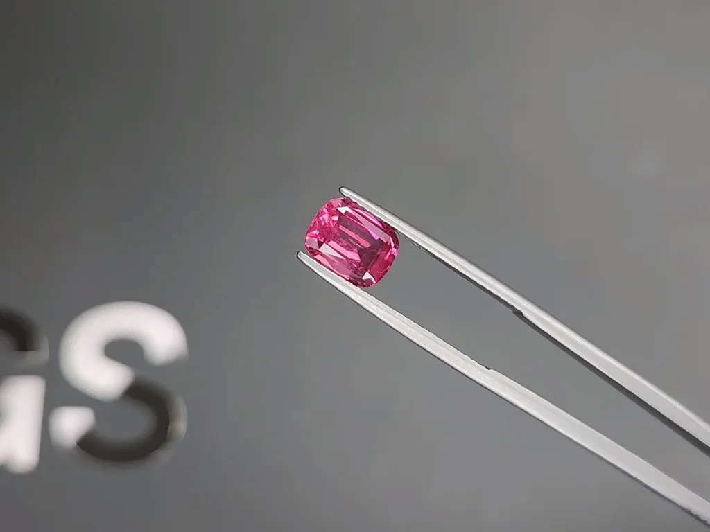 Espinela Mahenge talla cojín rosa fuerte 2,07 quilates, Tanzania Image №3