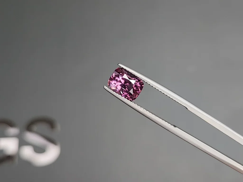 Spinelle violet taille coussin de 3,07 carats, Tanzanie Image №3