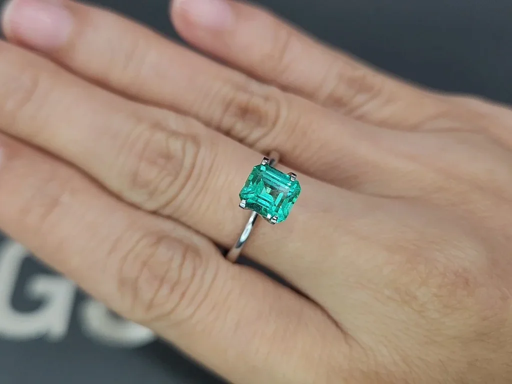 Émeraude taille octogonale vert intense 1,56 carats, Panjshir Image №5