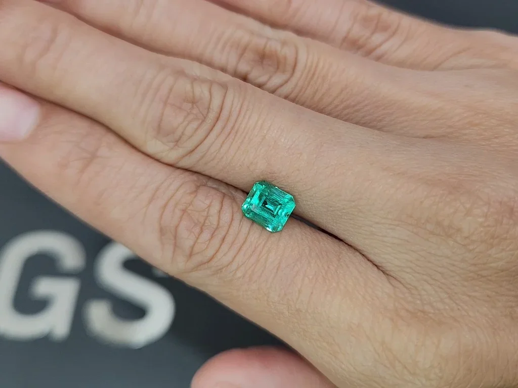 Émeraude taille octogonale vert intense 1,56 carats, Panjshir Image №2
