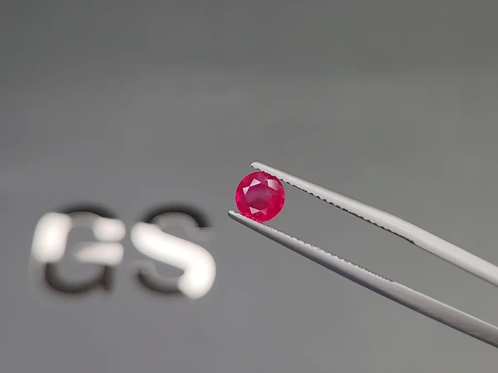 Rubis sang de pigeon non chauffé, taille ronde, 0,94 carat, Birmanie Image №3