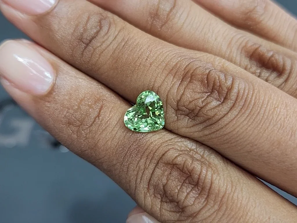 Garnet tsavorite heart shape 2.46 carats, Africa Image №2