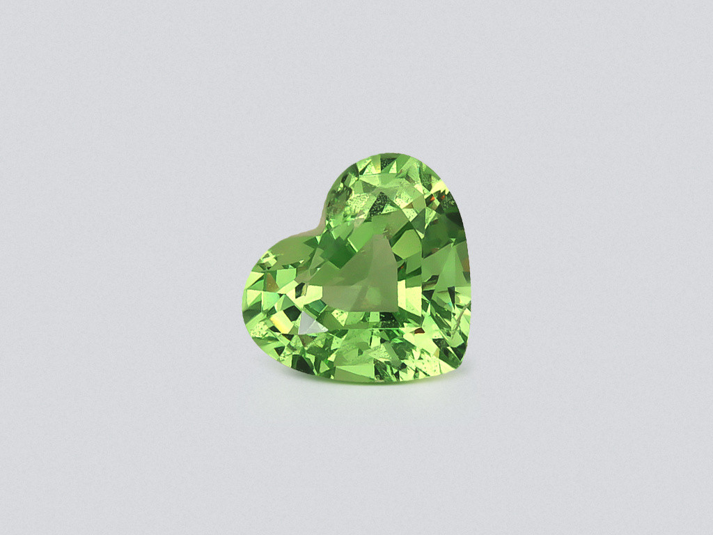 Garnet tsavorite heart shape 2.46 carats, Africa Image №1