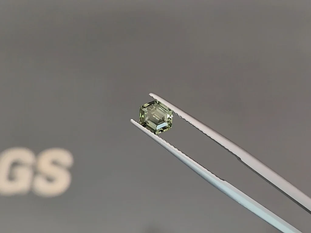 Unbehandelter, türkisfarbener saphir im fantasieschliff 1,20 karat, Madagaskar Image №3