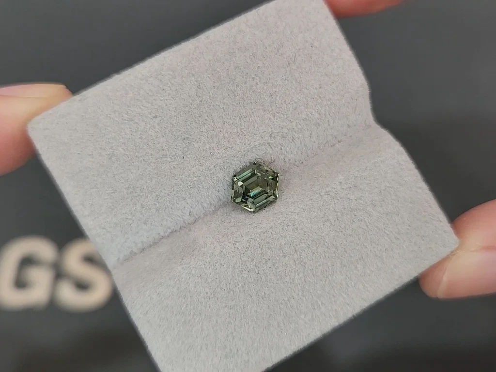 Unbehandelter, türkisfarbener saphir im fantasieschliff 1,20 karat, Madagaskar Image №4