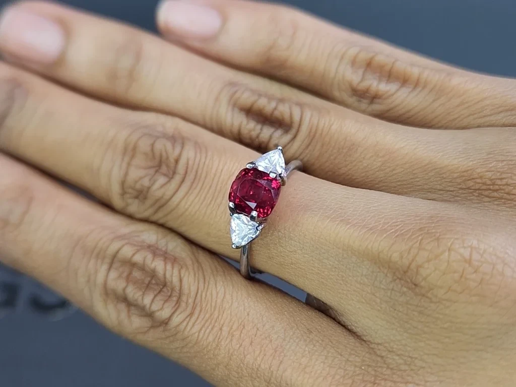 Rubis taille coussin «Sang de pigeon» de 2,67 carats, Mozambique Image №5