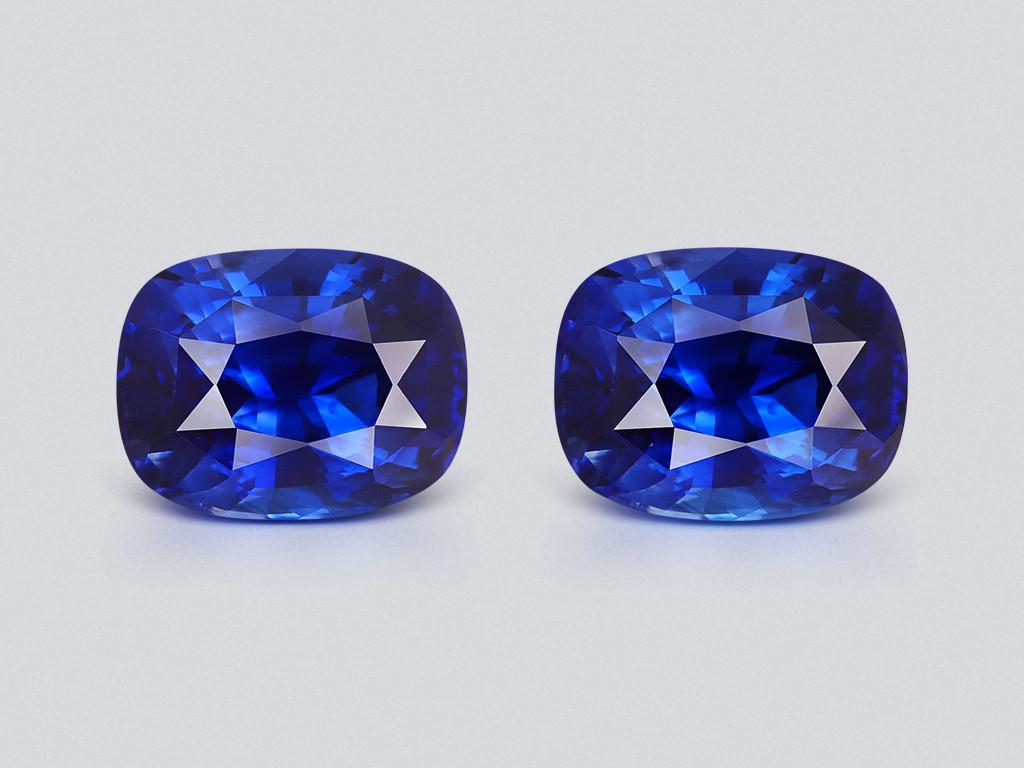 Une paire de saphirs bleu royal taille coussin de 14,26 carats, du Sri Lanka  Image №1