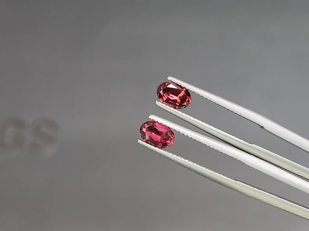 Paire de grenats rhodolites de taille ovale, 1,96 carat, Madagascar Image №3
