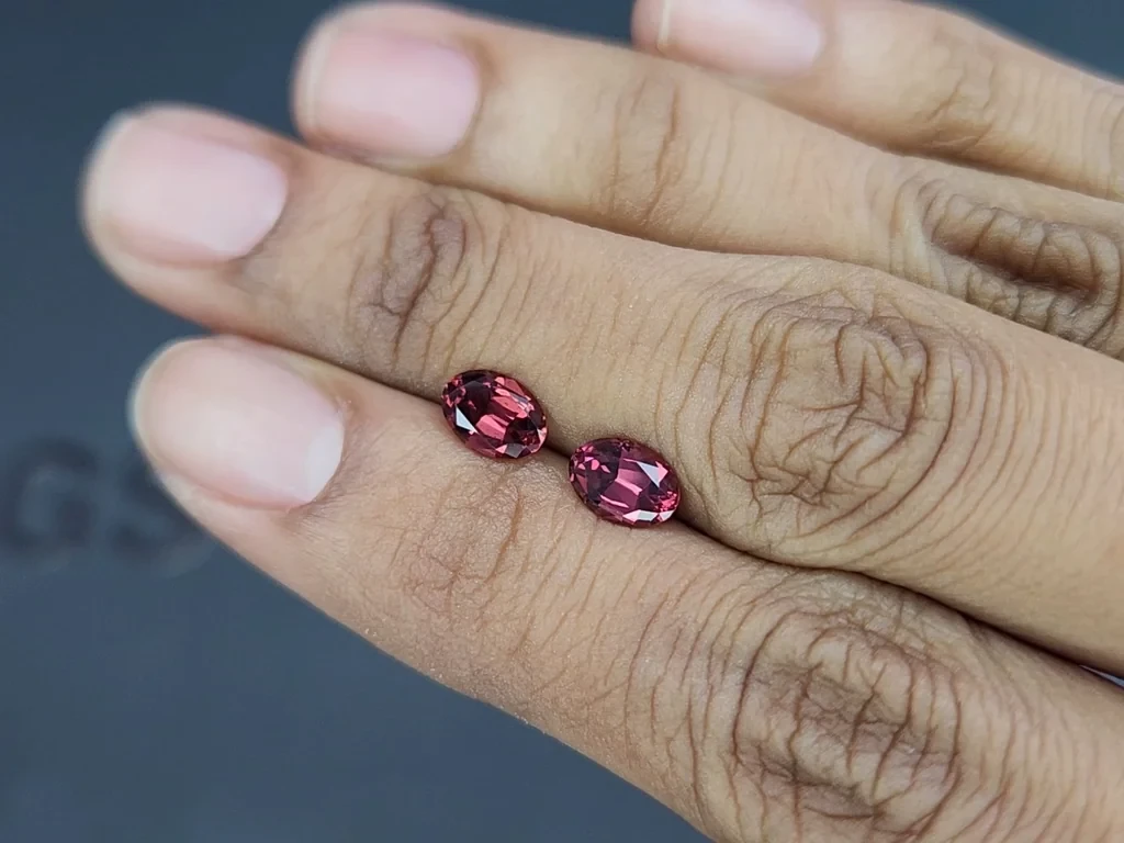 Paire de grenats rhodolites de taille ovale, 1,96 carat, Madagascar Image №2