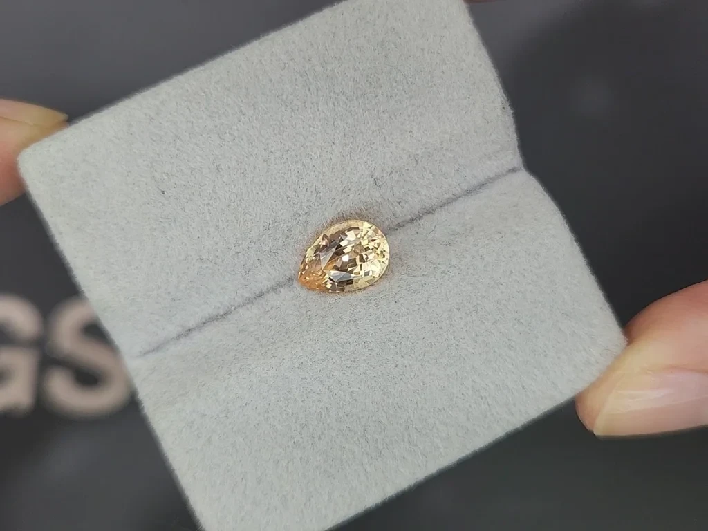 Unheated orangy-yellow sapphire in pear cut  2.05 carats, Sri Lanka Image №4