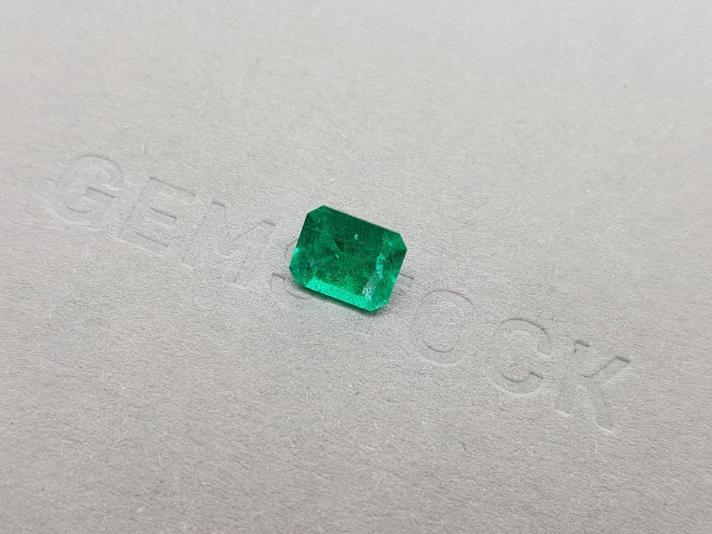 Intense Colombian Vivid Green emerald octagon cut 1.66 ct Image №2