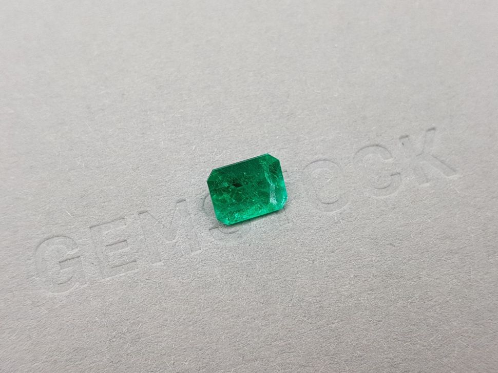 Intense Colombian Vivid Green emerald octagon cut 1.66 ct Image №3