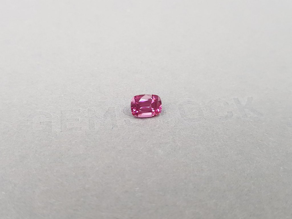 Cushion-cut vivid pink spinel 1.04 ct, Burma Image №2