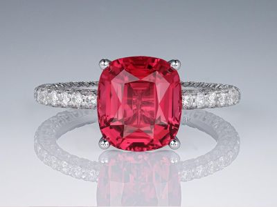 Ring with pinkish-red tourmaline 3.63 carats and diamonds in 18K white gold photo