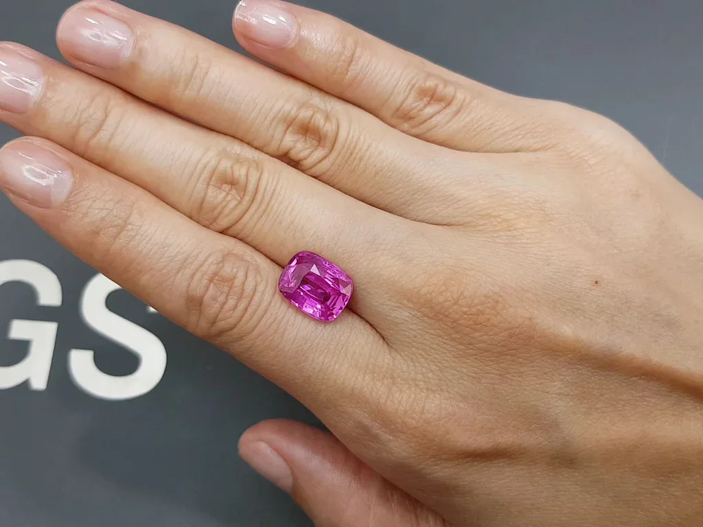 Extremely rare unheated vivid pink sapphire in cushion cut 7.05 carats, Madagascar Image №2