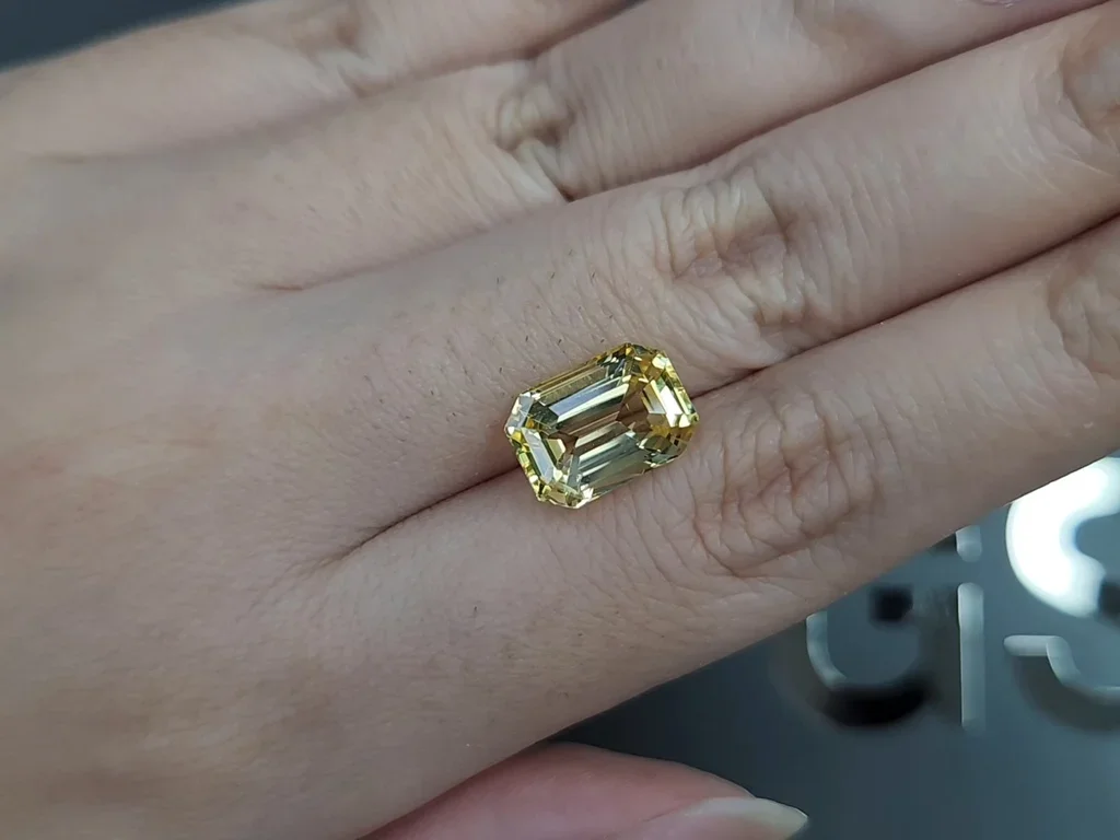 Zafiro amarillo intenso de talla octagonal sin calentar de 6,01 ct, Sri Lanka Image №2