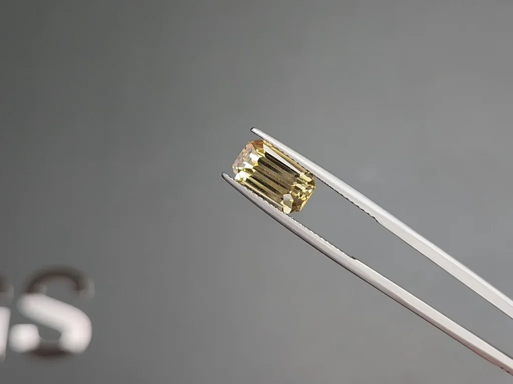 Gelber chrysoberyll im achteckschliff 4,04 carats, Madagaskar Image №3