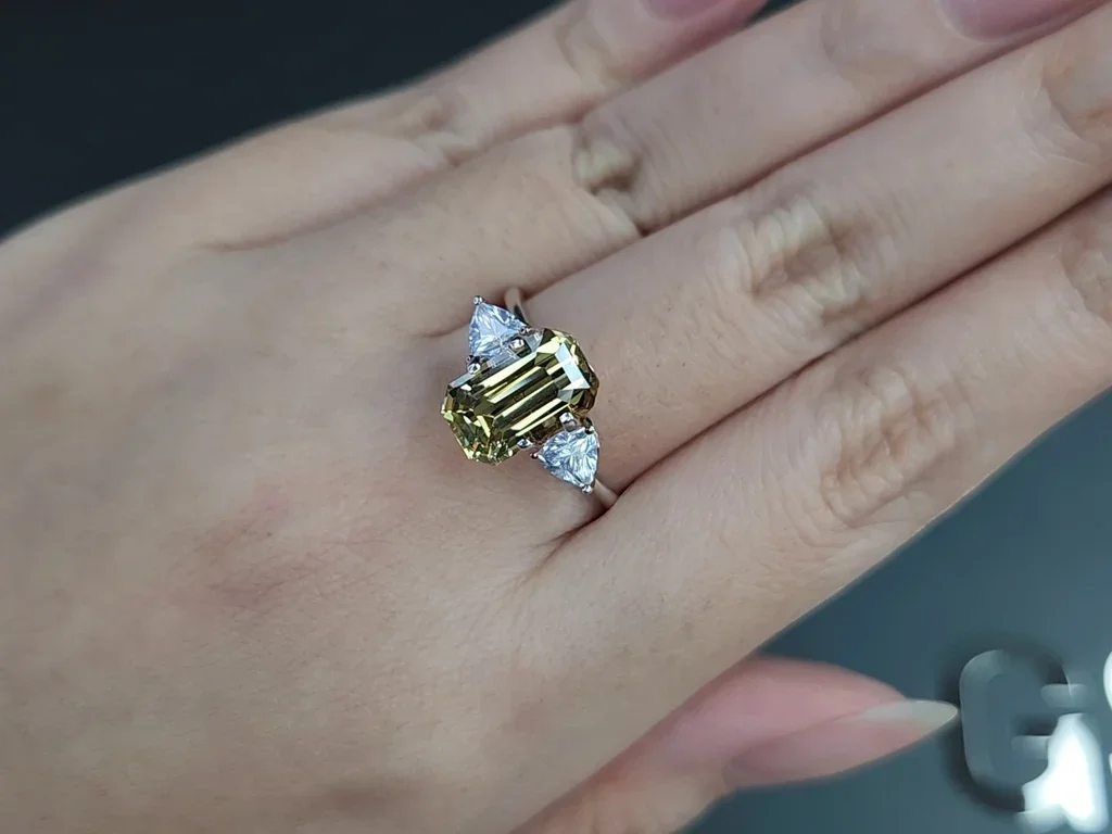 Gelber chrysoberyll im achteckschliff 4,04 carats, Madagaskar Image №5