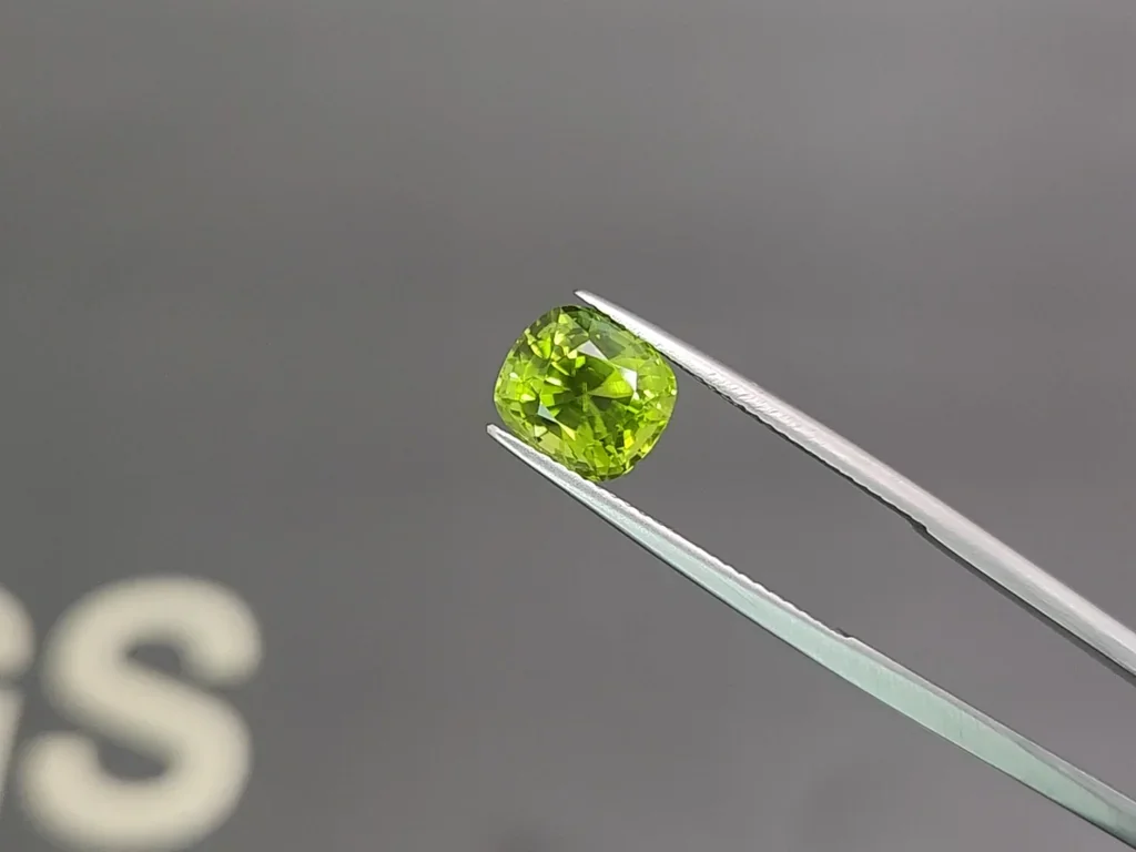 Peridoto de talla cojín de 3,22 ct, de Birmania  Image №3