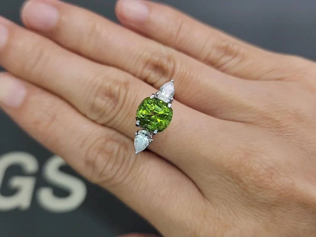 Peridoto de talla cojín de 3,22 ct, de Birmania  Image №5
