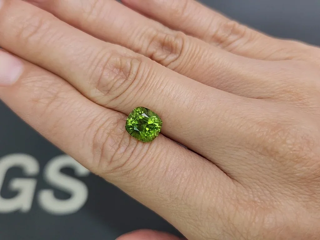 Peridoto de talla cojín de 3,22 ct, de Birmania  Image №2