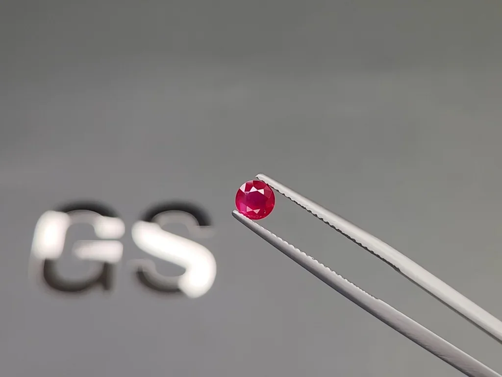 Rubis sang de pigeon non chauffé, taille ronde, 0,63 carats, Birmanie (Mogok) Image №3