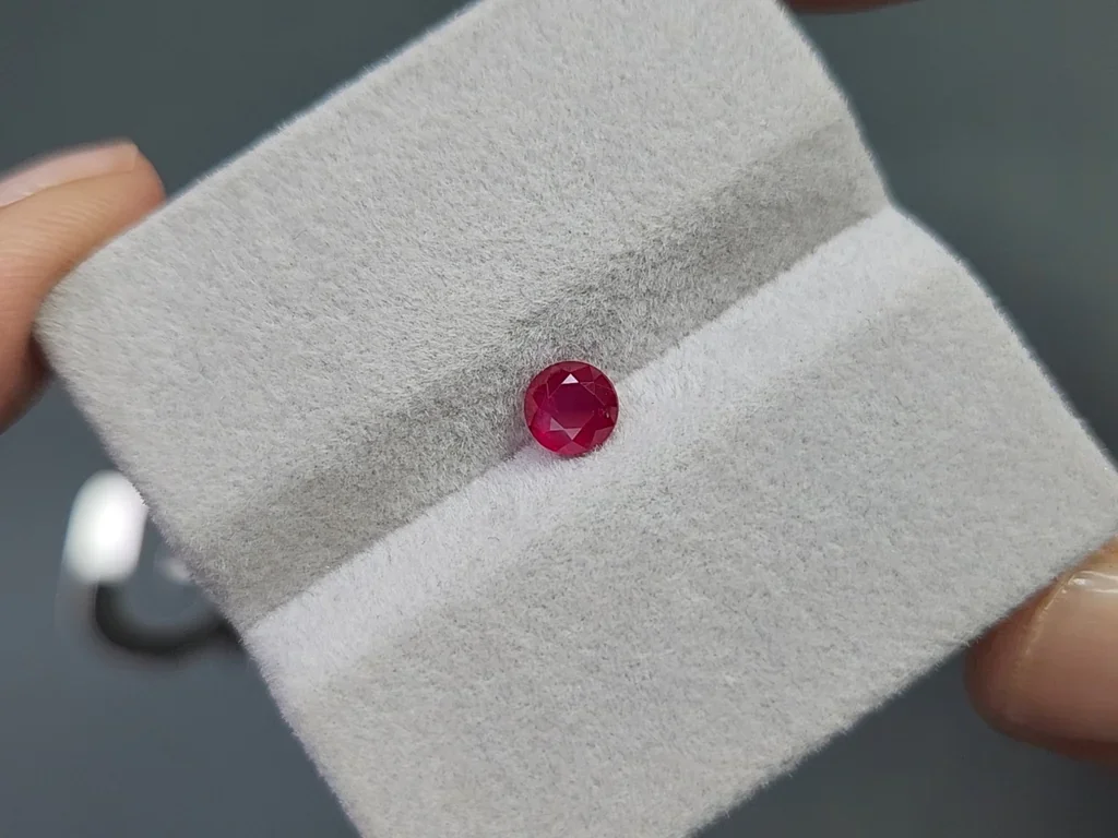 Rubis sang de pigeon non chauffé, taille ronde, 0,63 carats, Birmanie (Mogok) Image №4
