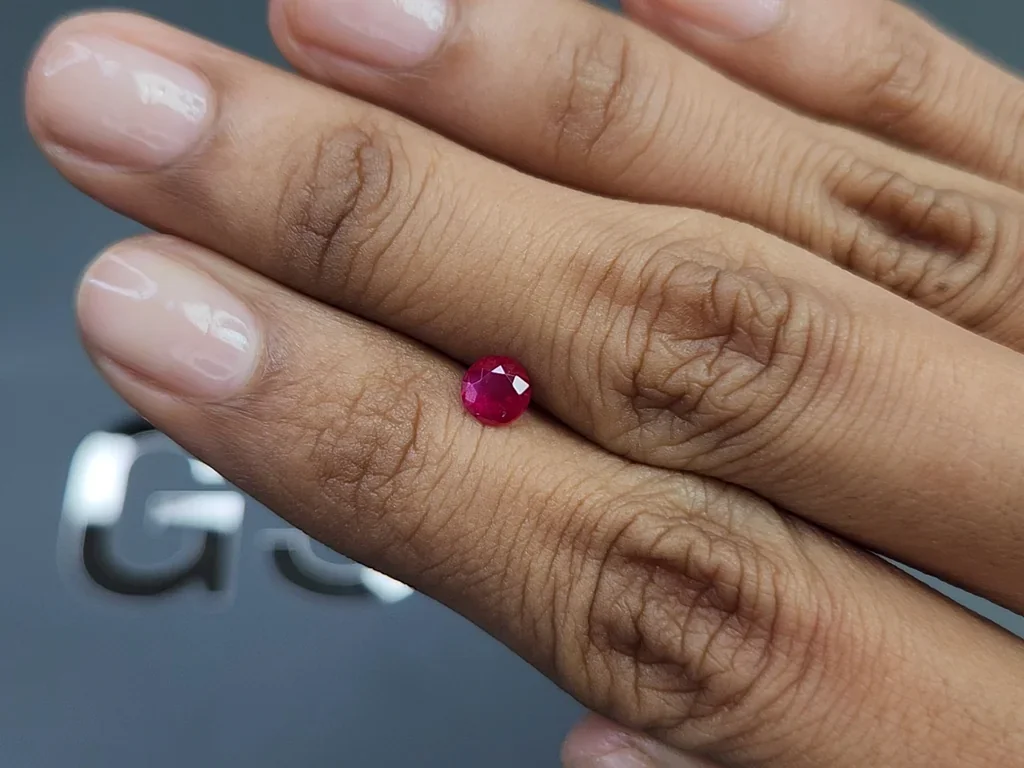 Rubis sang de pigeon non chauffé, taille ronde, 0,63 carats, Birmanie (Mogok) Image №2