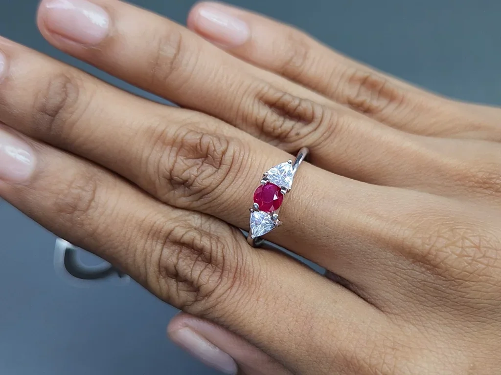 Rubis sang de pigeon non chauffé, taille ronde, 0,63 carats, Birmanie (Mogok) Image №5