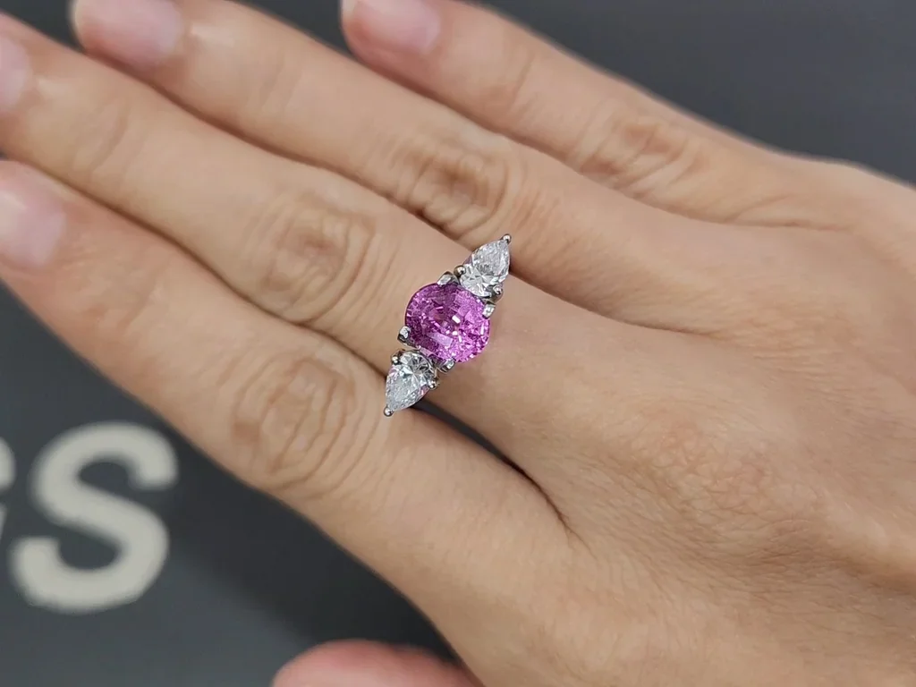 Saphir rose bébé taille ovale 1,95 carat, Madagascar  Image №5