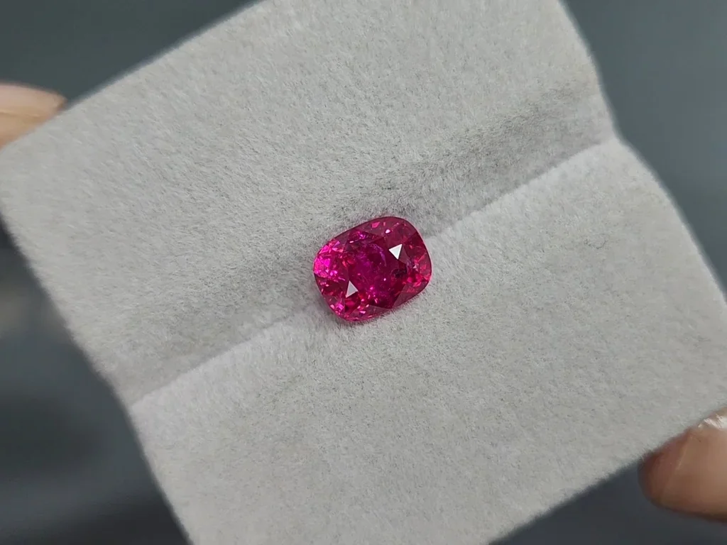 Rubí de talla cojín sin calentar de 2,55 quilates, Mozambique Image №4