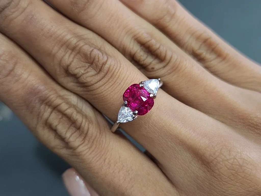 Rubí de talla cojín sin calentar de 2,55 quilates, Mozambique Image №5