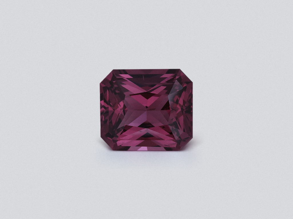 Violetter spinell im radiantschliff 2,93 karats, Vietnam Image №1