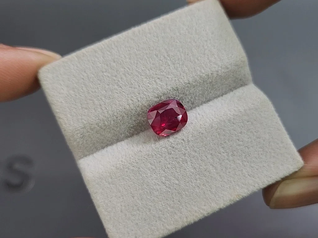 Unheated ruby Pigeon blood cushion cut 2.57 carats, Mozambique Image №4