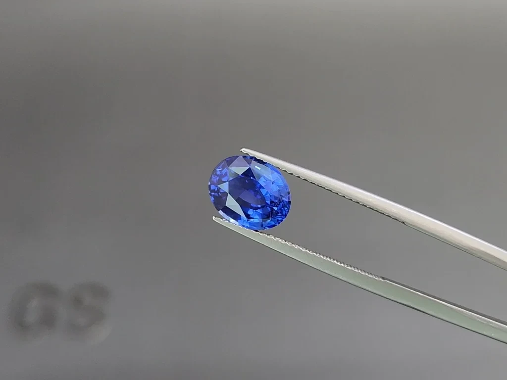 Saphir ovale bleu royal non chauffé 3,23 carats, Sri Lanka Image №3