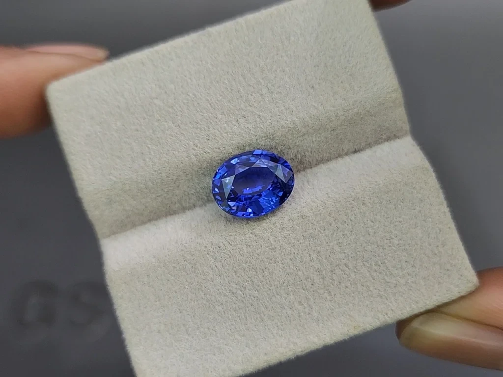 Saphir ovale bleu royal non chauffé 3,23 carats, Sri Lanka Image №4