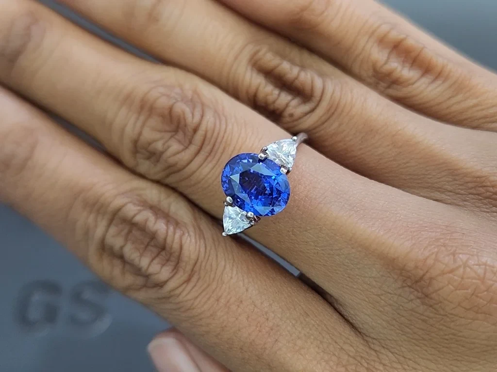 Saphir ovale bleu royal non chauffé 3,23 carats, Sri Lanka Image №5