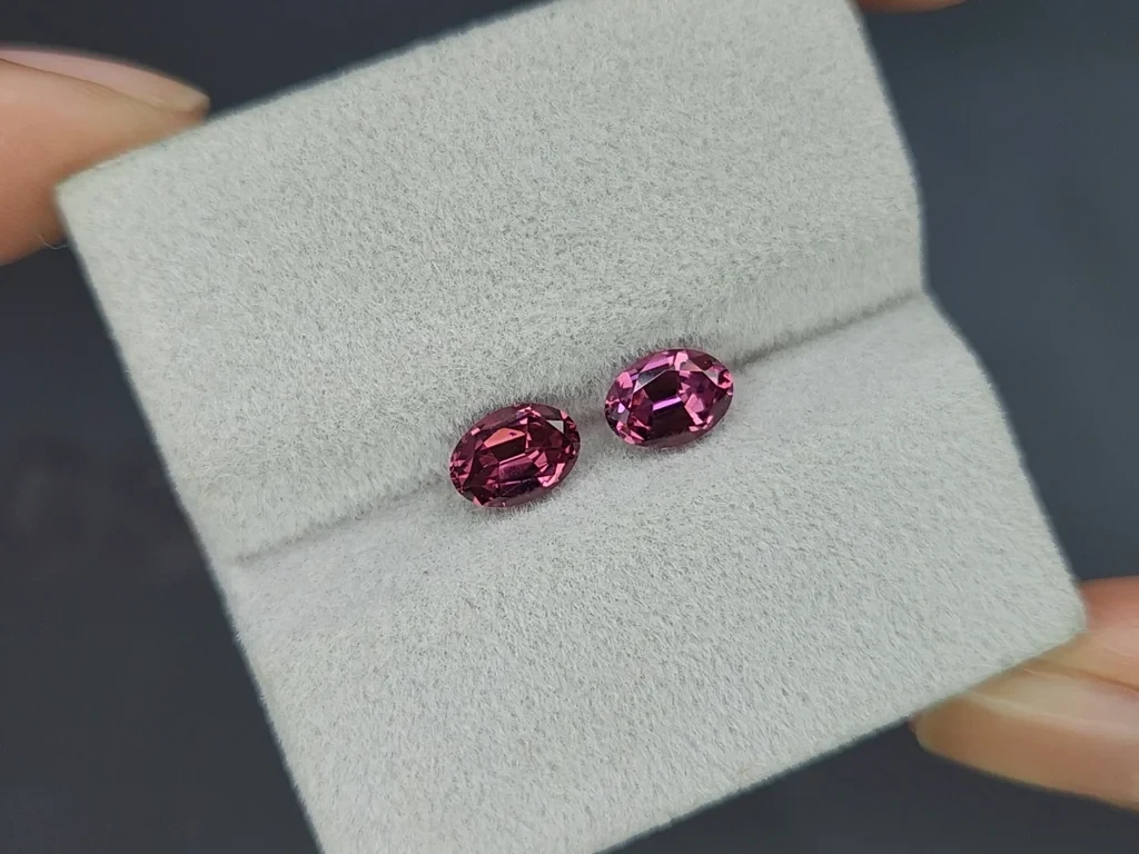 Paire de grenats rhodolites de taille ovale 1,86 carat, Madagascar Image №4