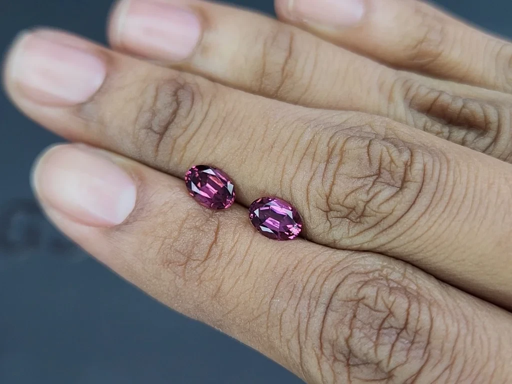 Paire de grenats rhodolites de taille ovale 1,86 carat, Madagascar Image №2