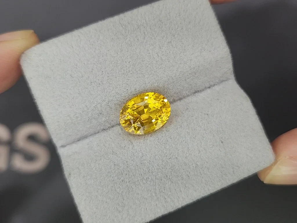 Lot #8. Sapphire Vivid Yellow - Golden in oval cut 4.17 carats, Sri Lanka Image №4