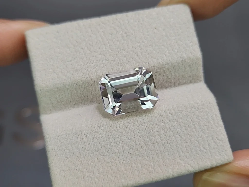 Kunzite light green octagon cut 7.13 carats, Pakistan Image №4