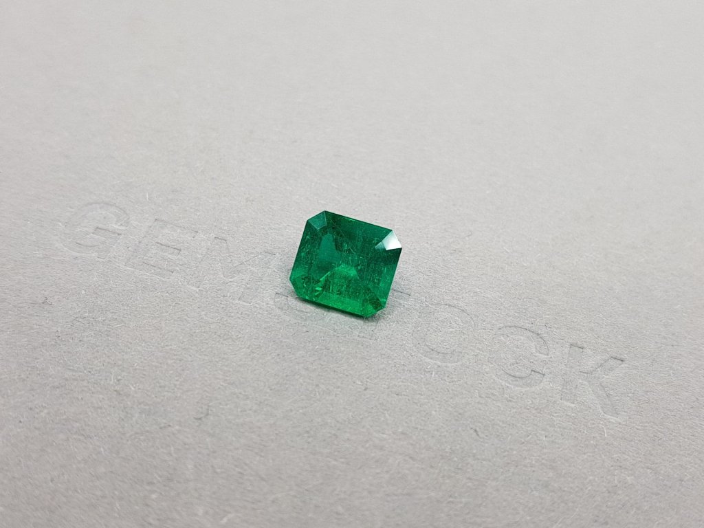 Colombian Muzo Green Emerald octagon shape 1.94 ct Image №3