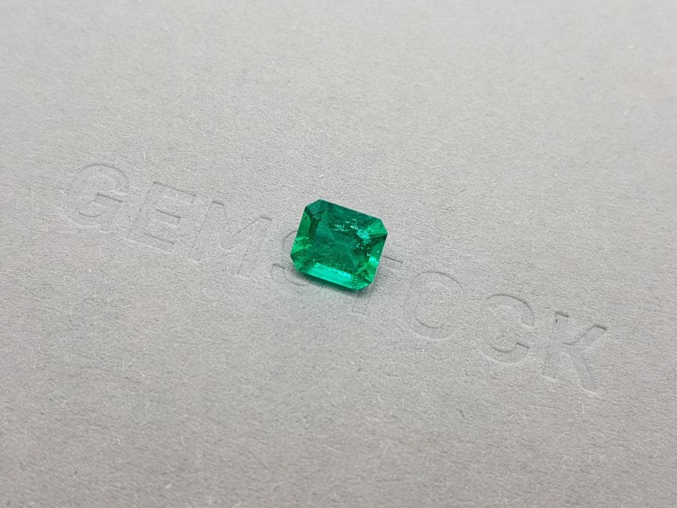 Vivid Green Emerald from Colombia octagon shape 1.49 ct Image №3