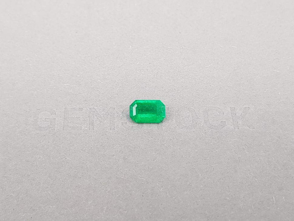 Colombian vivid green emerald 0.90 ct Image №1
