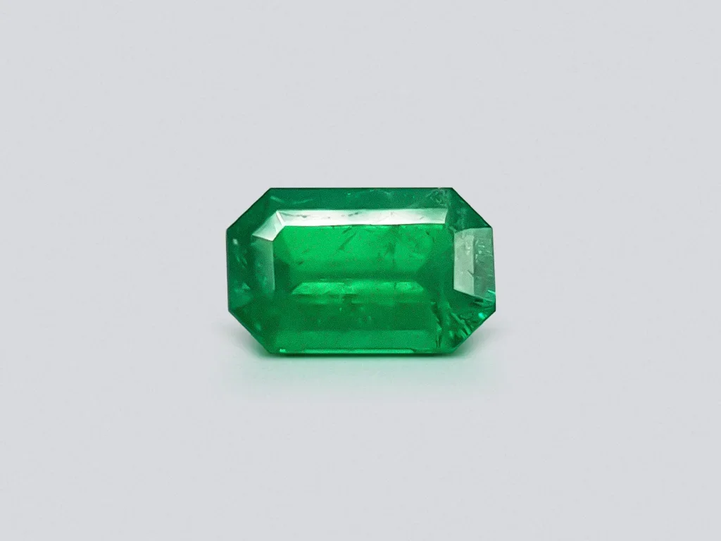 Colombian vivid green emerald 0.90 ct Image №1