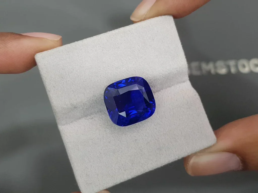 Unique Peacock Blue sapphire in cushion cut 15.18 carats, Sri Lanka Image №4