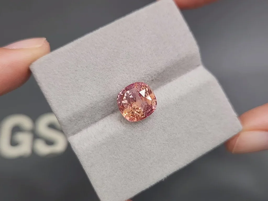 Saphir Padparadscha de Ceylan de collection, non chauffé, taille coussin 6,17 carats, SSEF Image №4