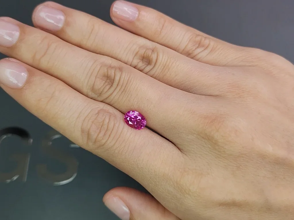  Hot pink sapphire in oval cut 1.71 carats, Sri Lanka Image №2