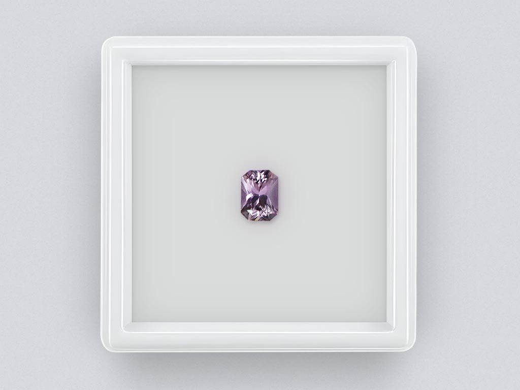 Saphir violet taille radiant 1,09 carats, Madagascar  Image №1